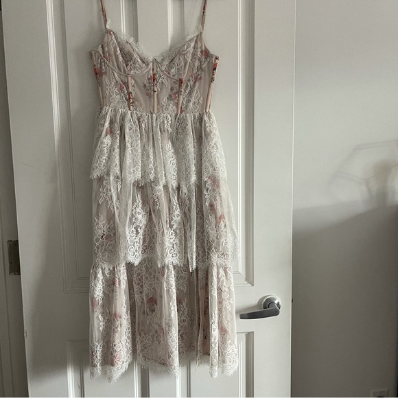 V. Chapman The Mia Dress in Natural Dainty Floral - Picture 12 of 16